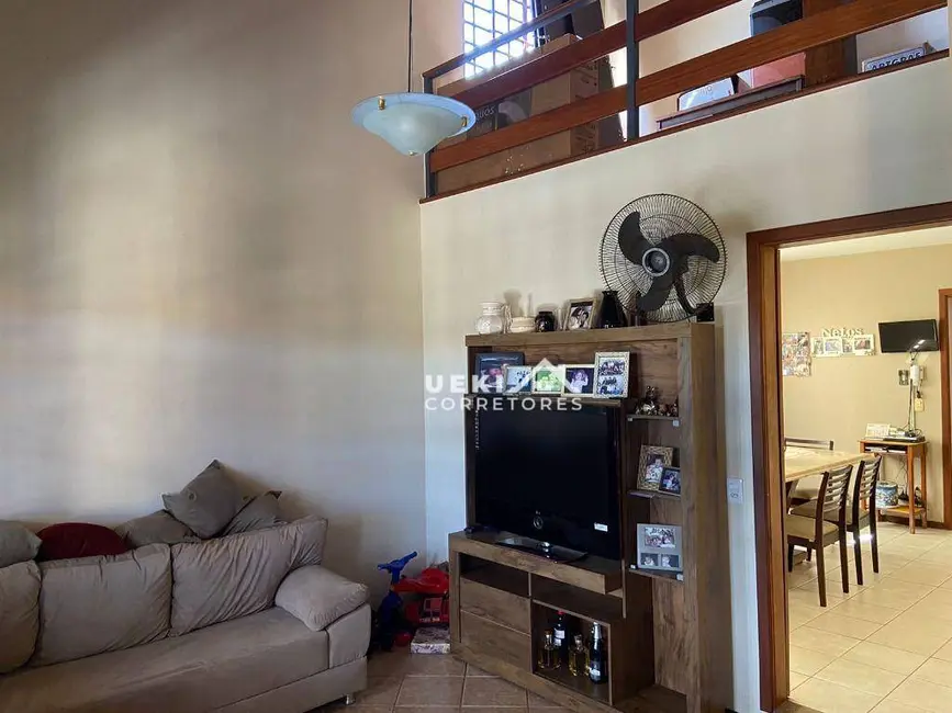 Casa com 5 quartos à venda, 275m2 em Califórnia, Londrina - PR - imagem 8 Foto 8 de Casa com 5 quartos à venda, 275m2 em Califórnia, Londrina - PR