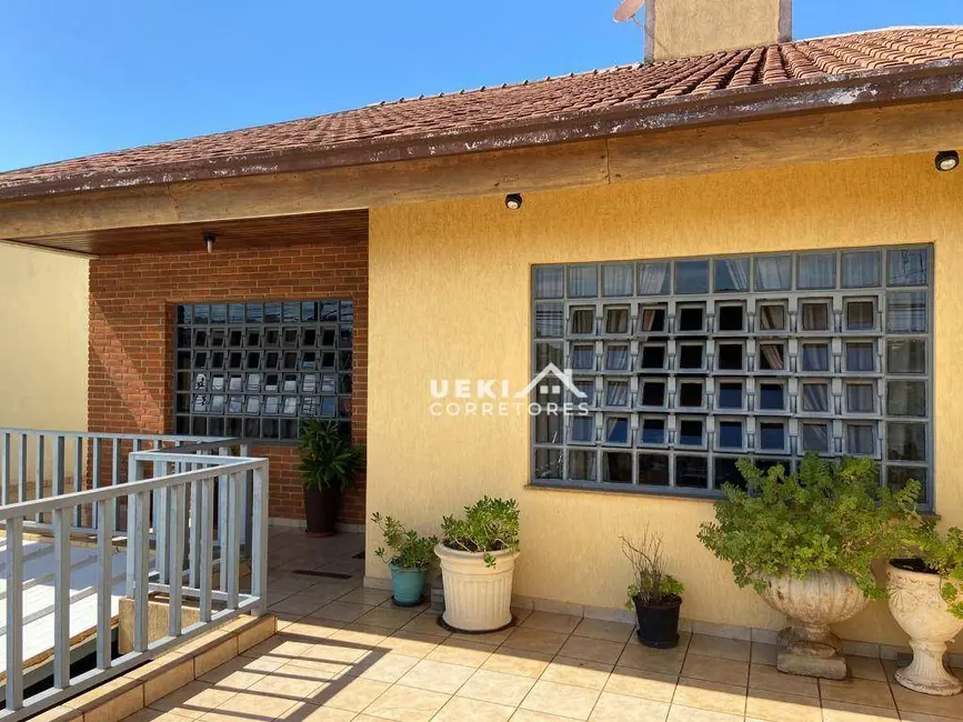 Casa com 5 quartos à venda, 275m2 em Califórnia, Londrina - PR - imagem 3 Foto 3 de Casa com 5 quartos à venda, 275m2 em Califórnia, Londrina - PR