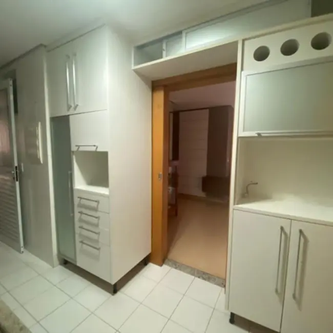 Apartamento com 3 quartos à venda, 147m2 em Centro, Londrina - PR - imagem 9 Foto 9 de Apartamento com 3 quartos à venda, 147m2 em Centro, Londrina - PR