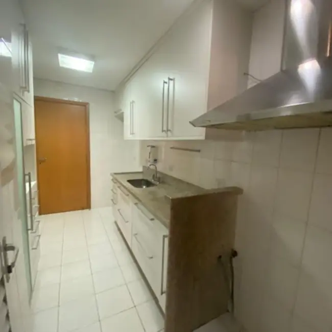 Apartamento com 3 quartos à venda, 147m2 em Centro, Londrina - PR - imagem 8 Foto 8 de Apartamento com 3 quartos à venda, 147m2 em Centro, Londrina - PR