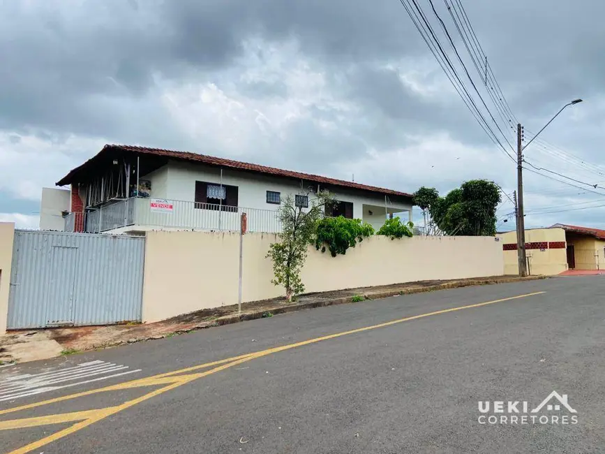 Casa com 5 quartos à venda, 352m2 em Erotildes, Londrina - PR - imagem 2 Foto 2 de Casa com 5 quartos à venda, 352m2 em Erotildes, Londrina - PR