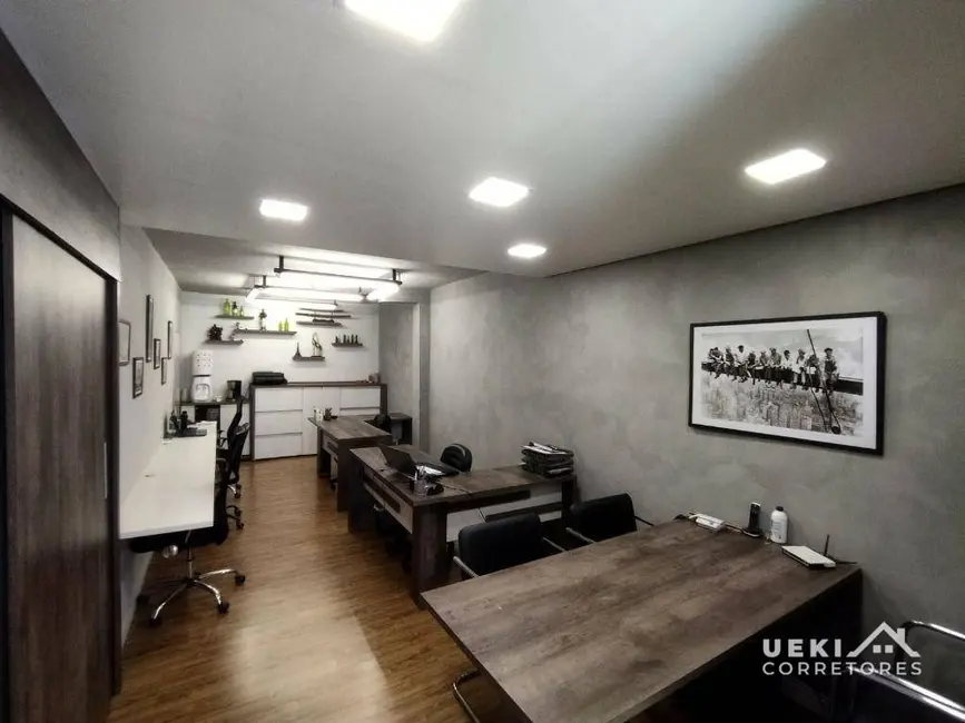 Casa com 3 quartos à venda, 452m2 em Bancários, Londrina - PR - imagem 3 Foto 3 de Casa com 3 quartos à venda, 452m2 em Bancários, Londrina - PR