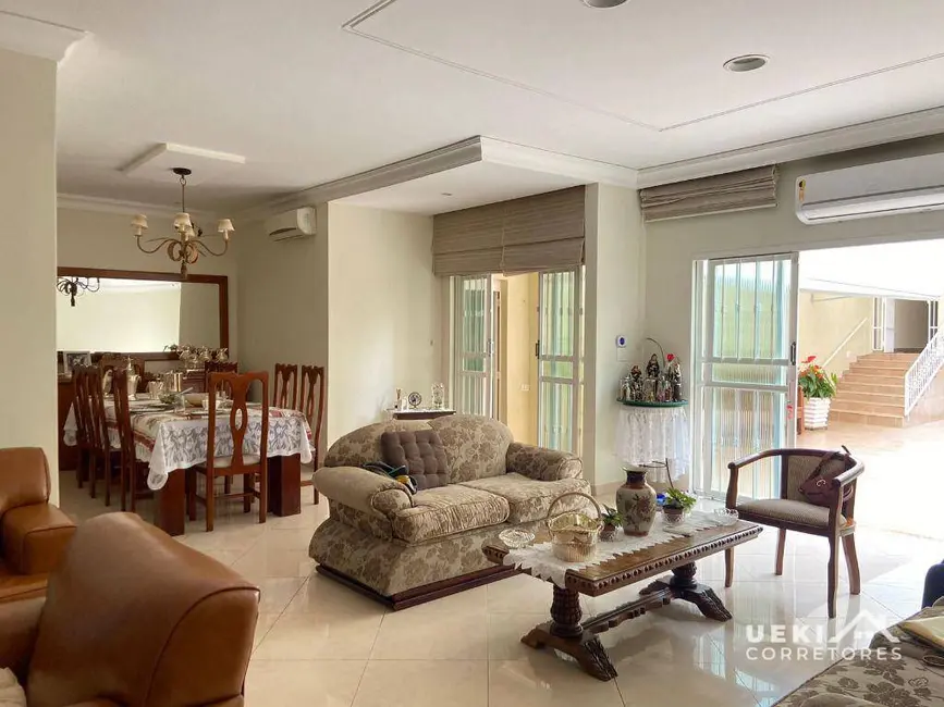 Casa com 6 quartos à venda, 424m2 em Centro, Londrina - PR - imagem 6 Foto 6 de Casa com 6 quartos à venda, 424m2 em Centro, Londrina - PR