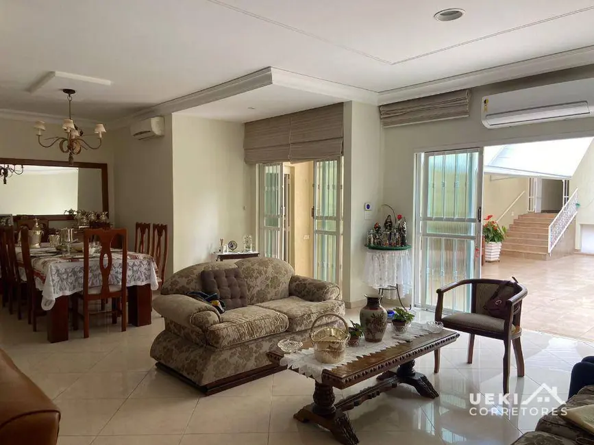 Casa com 6 quartos à venda, 424m2 em Centro, Londrina - PR - imagem 7 Foto 7 de Casa com 6 quartos à venda, 424m2 em Centro, Londrina - PR