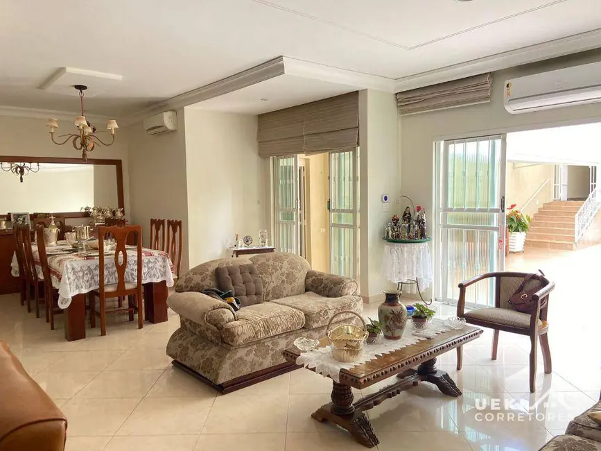 Casa com 6 quartos à venda, 424m2 em Centro, Londrina - PR - imagem 8 Foto 8 de Casa com 6 quartos à venda, 424m2 em Centro, Londrina - PR
