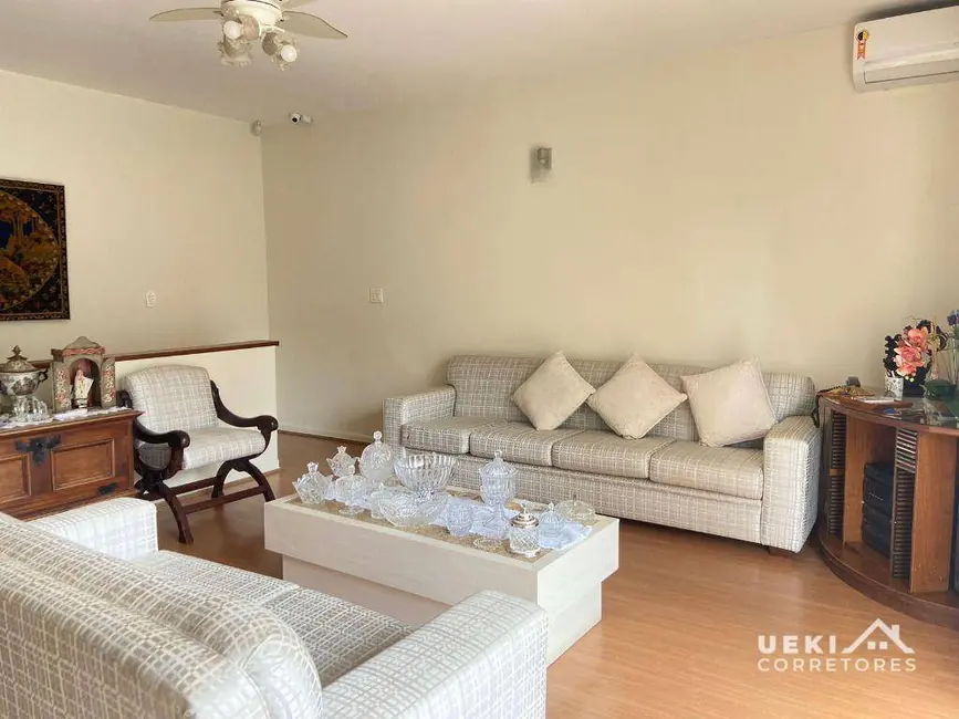 Casa com 6 quartos à venda, 424m2 em Centro, Londrina - PR - imagem 3 Foto 3 de Casa com 6 quartos à venda, 424m2 em Centro, Londrina - PR