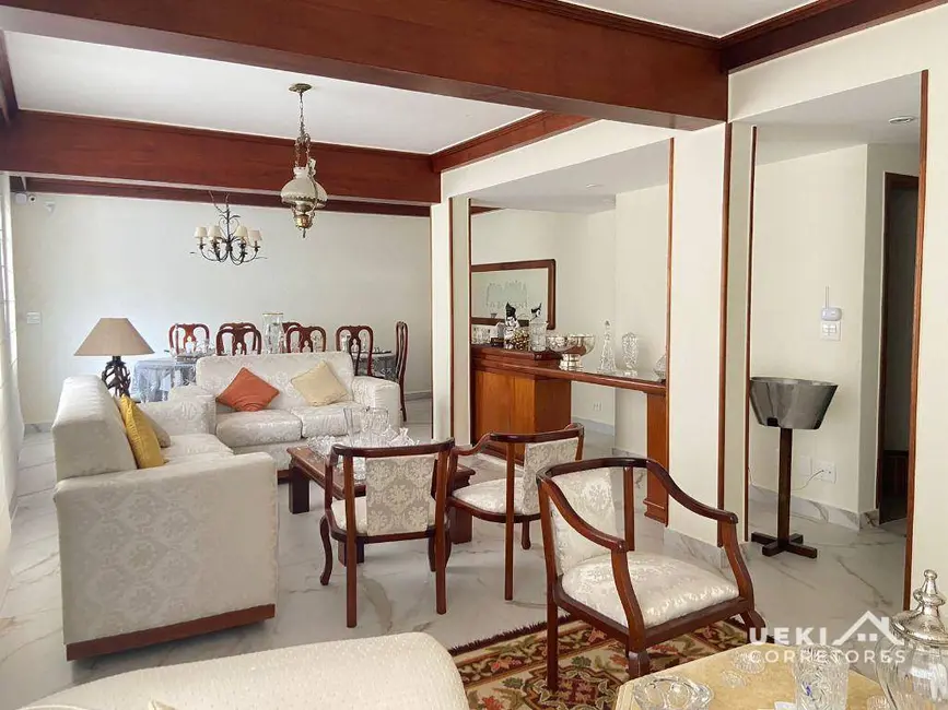 Casa com 6 quartos à venda, 424m2 em Centro, Londrina - PR - imagem 9 Foto 9 de Casa com 6 quartos à venda, 424m2 em Centro, Londrina - PR
