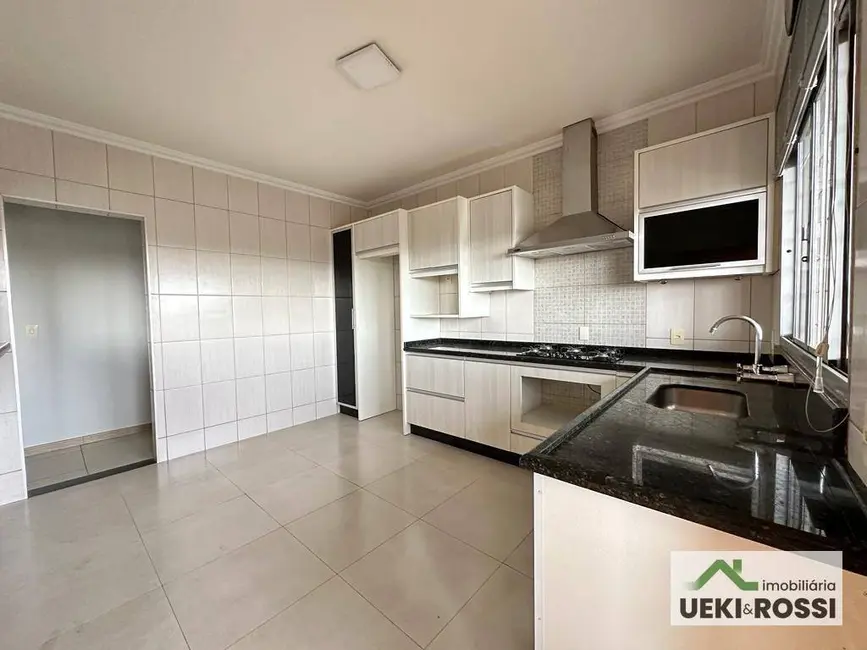 Casa com 3 quartos à venda, 390m2 em Londrina - PR - imagem 9 Foto 9 de Casa com 3 quartos à venda, 390m2 em Londrina - PR