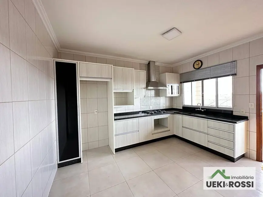 Casa com 3 quartos à venda, 390m2 em Londrina - PR - imagem 8 Foto 8 de Casa com 3 quartos à venda, 390m2 em Londrina - PR