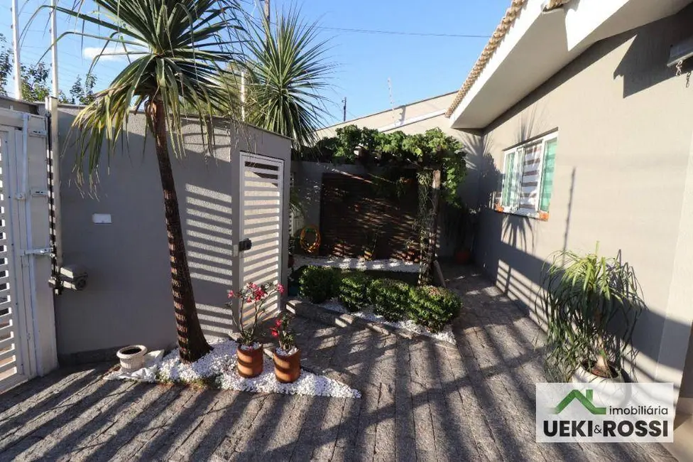 Casa com 3 quartos à venda, 205m2 em Jardim Neman Sahyun, Londrina - PR - imagem 3 Foto 3 de Casa com 3 quartos à venda, 205m2 em Jardim Neman Sahyun, Londrina - PR