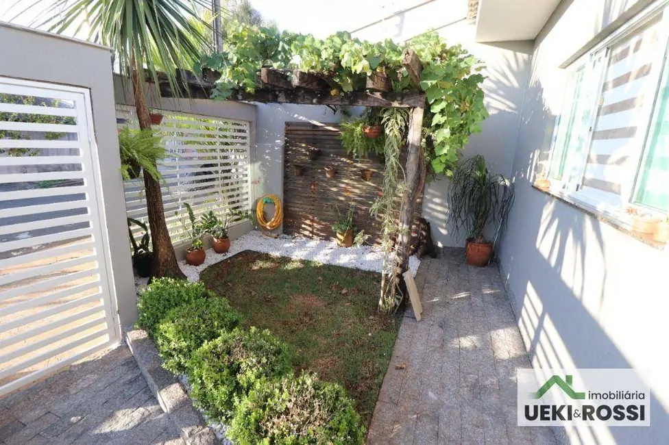 Foto 2 de Casa com 3 quartos à venda, 205m2 em Jardim Neman Sahyun, Londrina - PR