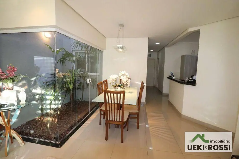 Casa com 3 quartos à venda, 205m2 em Jardim Neman Sahyun, Londrina - PR - imagem 6 Foto 6 de Casa com 3 quartos à venda, 205m2 em Jardim Neman Sahyun, Londrina - PR