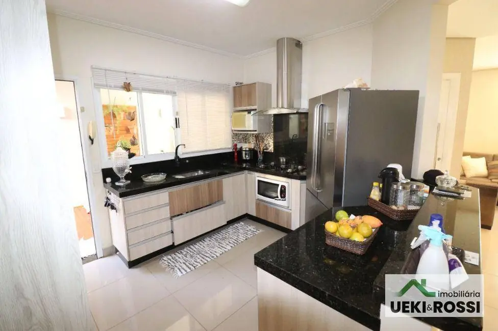 Casa com 3 quartos à venda, 205m2 em Jardim Neman Sahyun, Londrina - PR - imagem 9 Foto 9 de Casa com 3 quartos à venda, 205m2 em Jardim Neman Sahyun, Londrina - PR