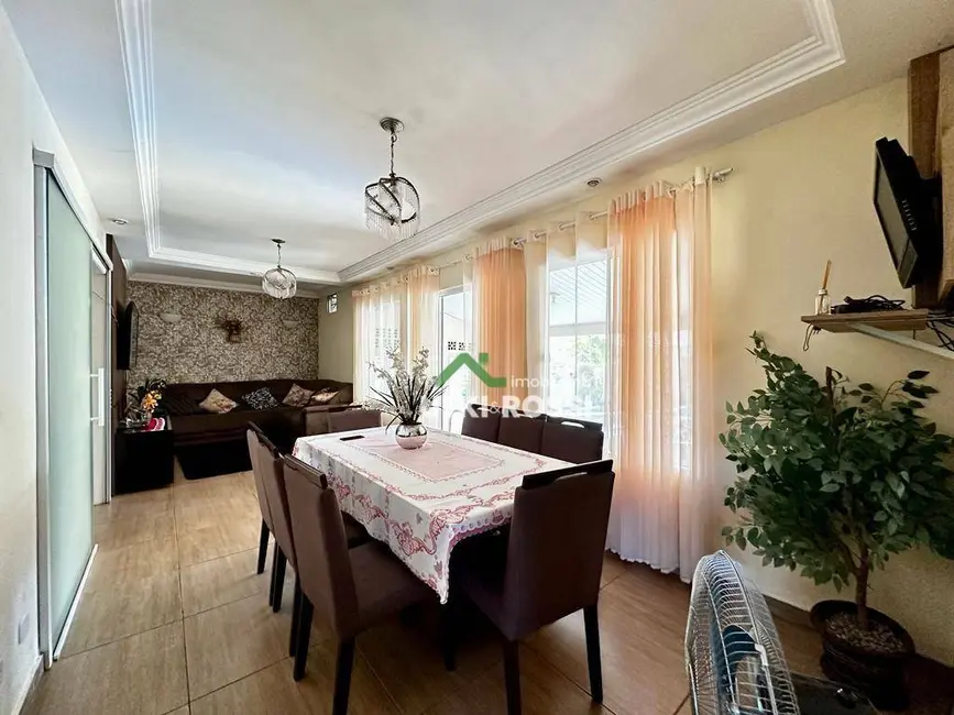 Casa com 2 quartos à venda, 325m2 em Londrina - PR - imagem 4 Foto 4 de Casa com 2 quartos à venda, 325m2 em Londrina - PR