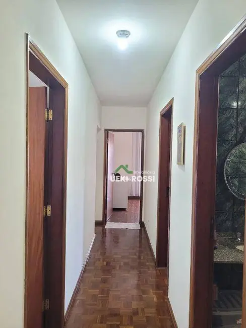 Casa com 4 quartos à venda, 354m2 em Londrina - PR - imagem 8 Foto 8 de Casa com 4 quartos à venda, 354m2 em Londrina - PR