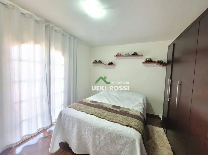 Casa com 4 quartos à venda, 354m2 em Londrina - PR - imagem 9 Foto 9 de Casa com 4 quartos à venda, 354m2 em Londrina - PR