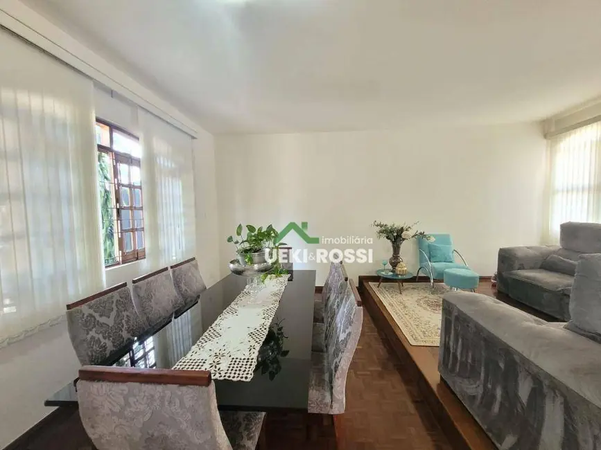 Casa com 4 quartos à venda, 354m2 em Londrina - PR - imagem 3 Foto 3 de Casa com 4 quartos à venda, 354m2 em Londrina - PR