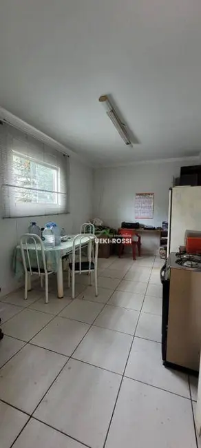 Armazém / Galpão à venda, 250m2 em Jardim Marissol, Londrina - PR - imagem 5 Foto 5 de Armazém / Galpão à venda, 250m2 em Jardim Marissol, Londrina - PR