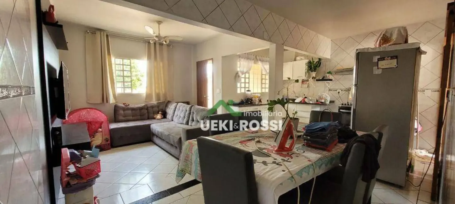 Casa com 6 quartos à venda, 330m2 em Califórnia, Londrina - PR - imagem 3 Foto 3 de Casa com 6 quartos à venda, 330m2 em Califórnia, Londrina - PR