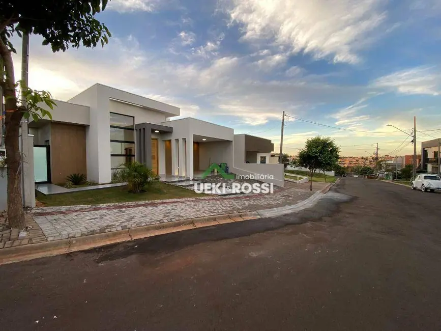 Casa de Condomínio com 3 quartos à venda, 252m2 em Cambe - PR - imagem 1 Foto 1 de Casa de Condomínio com 3 quartos à venda, 252m2 em Cambe - PR
