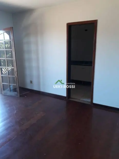 Foto 2 de Casa com 4 quartos à venda, 440m2 em Londrina - PR