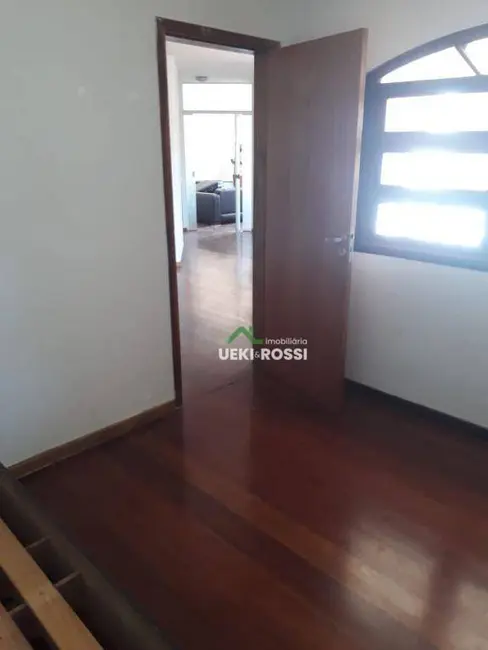 Casa com 4 quartos à venda, 440m2 em Londrina - PR - imagem 3 Foto 3 de Casa com 4 quartos à venda, 440m2 em Londrina - PR