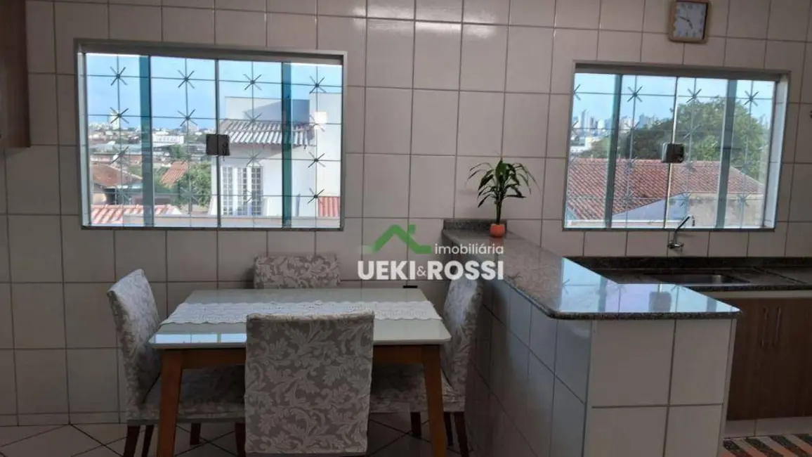 Casa com 3 quartos à venda, 275m2 em Londrina - PR - imagem 8 Foto 8 de Casa com 3 quartos à venda, 275m2 em Londrina - PR