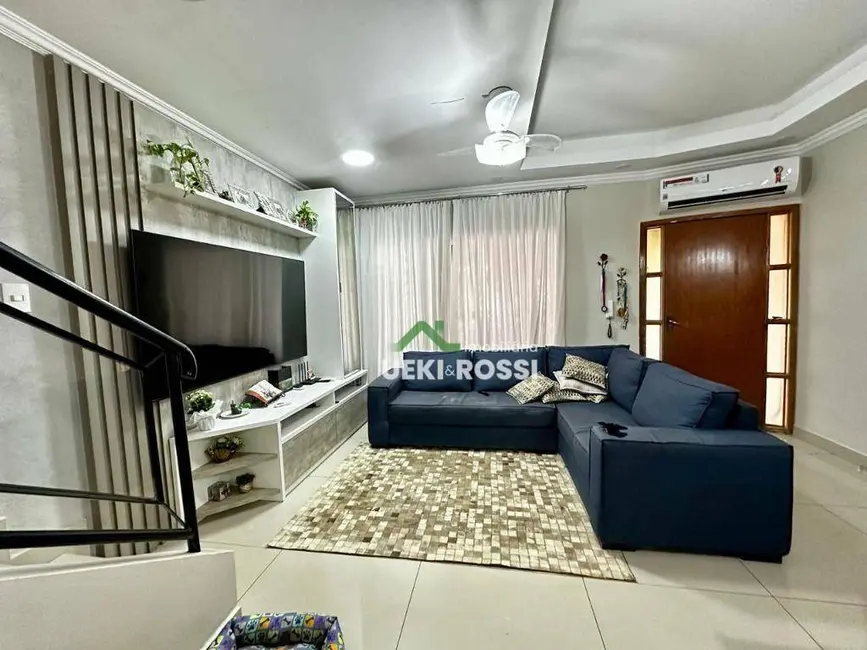Casa com 3 quartos à venda, 125m2 em Jardim Santa Alice, Londrina - PR - imagem 3 Foto 3 de Casa com 3 quartos à venda, 125m2 em Jardim Santa Alice, Londrina - PR