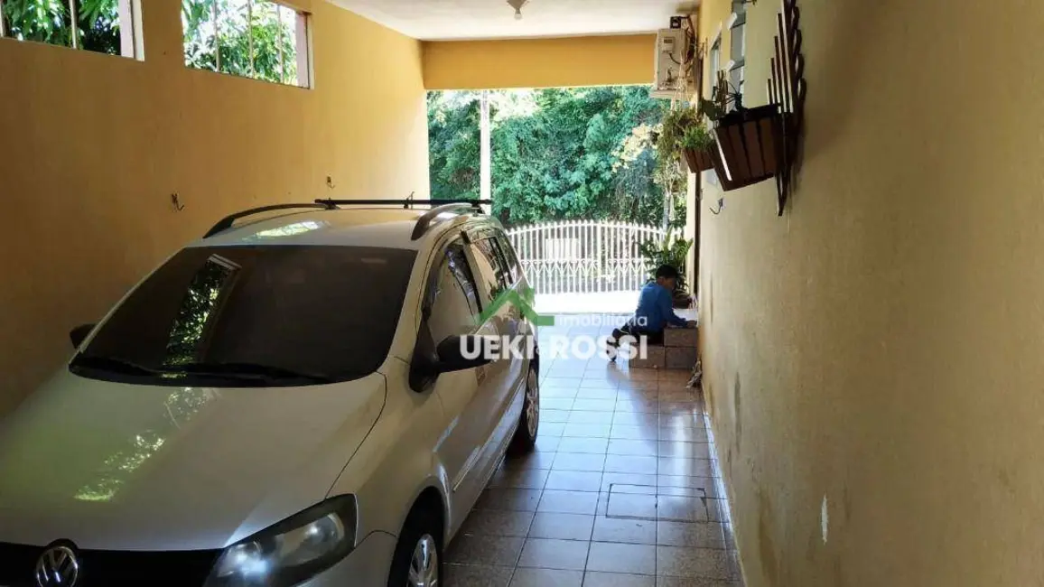 Casa com 3 quartos à venda, 584m2 em Londrina - PR - imagem 4 Foto 4 de Casa com 3 quartos à venda, 584m2 em Londrina - PR