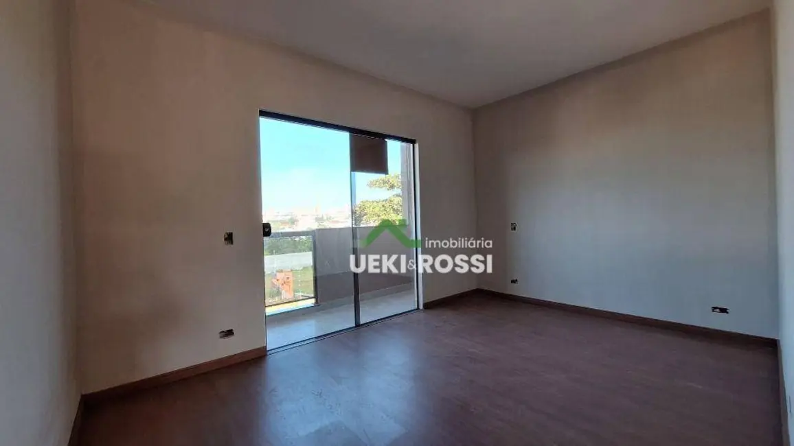 Casa com 3 quartos à venda, 137m2 em Jardim Portal de Itamaracá, Londrina - PR - imagem 3 Foto 3 de Casa com 3 quartos à venda, 137m2 em Jardim Portal de Itamaracá, Londrina - PR