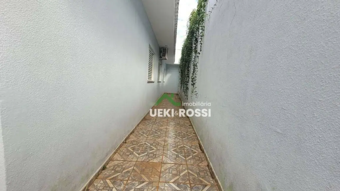 Casa com 3 quartos à venda, 360m2 em Vale de San Izidro, Londrina - PR - imagem 5 Foto 5 de Casa com 3 quartos à venda, 360m2 em Vale de San Izidro, Londrina - PR