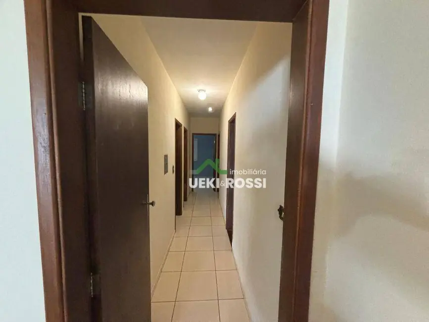 Casa com 3 quartos à venda, 360m2 em Vale de San Izidro, Londrina - PR - imagem 9 Foto 9 de Casa com 3 quartos à venda, 360m2 em Vale de San Izidro, Londrina - PR