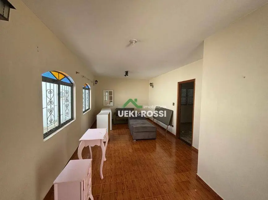 Casa com 3 quartos à venda, 360m2 em Vale de San Izidro, Londrina - PR - imagem 6 Foto 6 de Casa com 3 quartos à venda, 360m2 em Vale de San Izidro, Londrina - PR