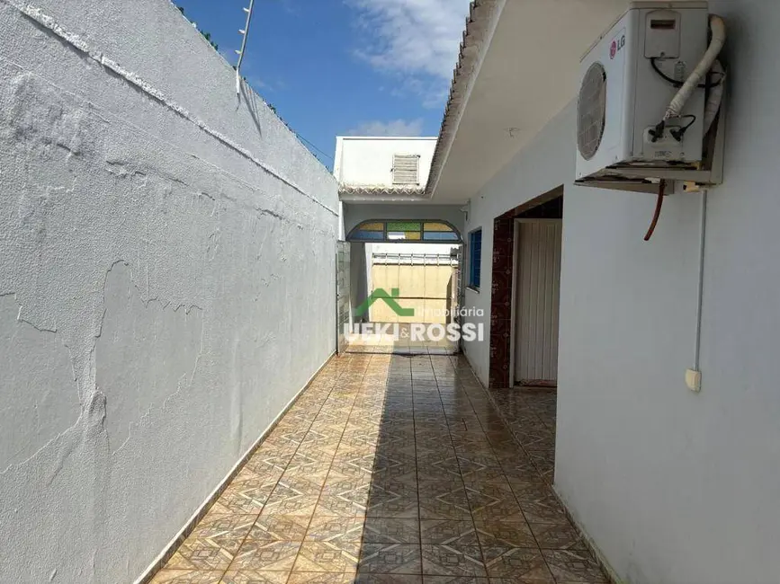 Casa com 3 quartos à venda, 360m2 em Vale de San Izidro, Londrina - PR - imagem 4 Foto 4 de Casa com 3 quartos à venda, 360m2 em Vale de San Izidro, Londrina - PR
