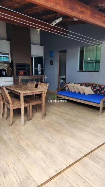 Casa com 3 quartos à venda, 180m2 em Vale de San Izidro, Londrina - PR - imagem 6 Foto 6 de Casa com 3 quartos à venda, 180m2 em Vale de San Izidro, Londrina - PR