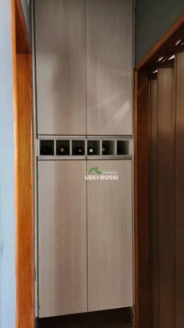Casa com 3 quartos à venda, 180m2 em Vale de San Izidro, Londrina - PR - imagem 8 Foto 8 de Casa com 3 quartos à venda, 180m2 em Vale de San Izidro, Londrina - PR