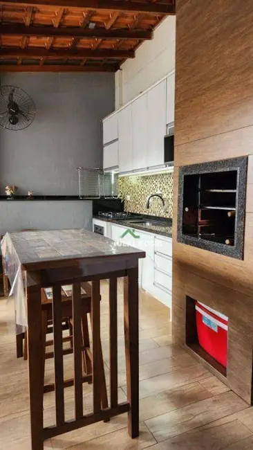Casa com 3 quartos à venda, 180m2 em Vale de San Izidro, Londrina - PR - imagem 3 Foto 3 de Casa com 3 quartos à venda, 180m2 em Vale de San Izidro, Londrina - PR