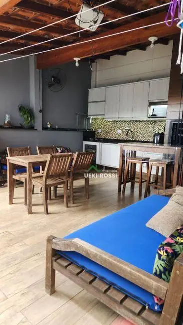 Casa com 3 quartos à venda, 180m2 em Vale de San Izidro, Londrina - PR - imagem 4 Foto 4 de Casa com 3 quartos à venda, 180m2 em Vale de San Izidro, Londrina - PR