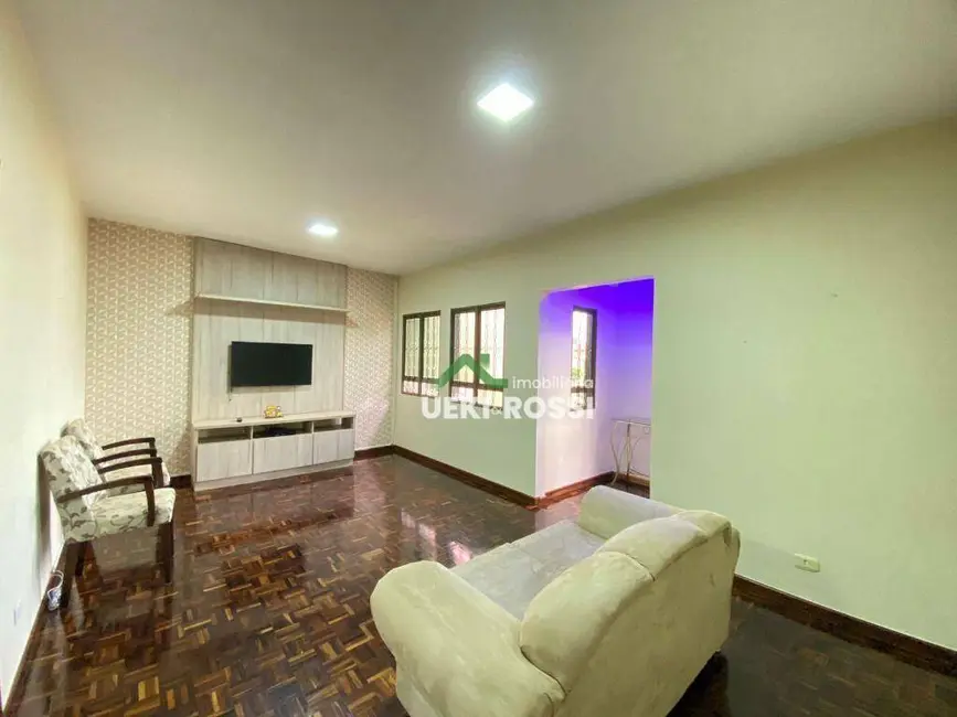 Casa com 3 quartos à venda, 360m2 em Vale de San Izidro, Londrina - PR - imagem 9 Foto 9 de Casa com 3 quartos à venda, 360m2 em Vale de San Izidro, Londrina - PR
