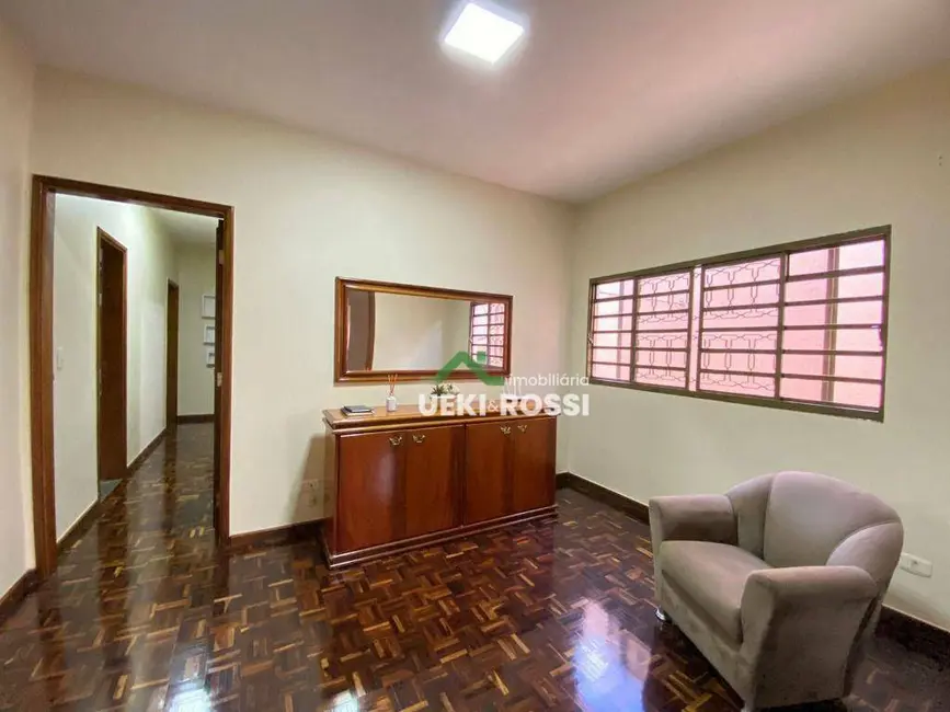 Casa com 3 quartos à venda, 360m2 em Vale de San Izidro, Londrina - PR - imagem 5 Foto 5 de Casa com 3 quartos à venda, 360m2 em Vale de San Izidro, Londrina - PR