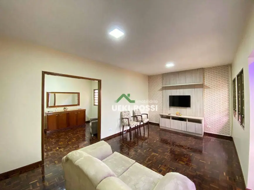 Casa com 3 quartos à venda, 360m2 em Vale de San Izidro, Londrina - PR - imagem 8 Foto 8 de Casa com 3 quartos à venda, 360m2 em Vale de San Izidro, Londrina - PR