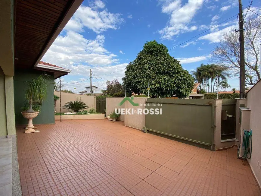 Casa com 3 quartos à venda, 360m2 em Vale de San Izidro, Londrina - PR - imagem 2 Foto 2 de Casa com 3 quartos à venda, 360m2 em Vale de San Izidro, Londrina - PR