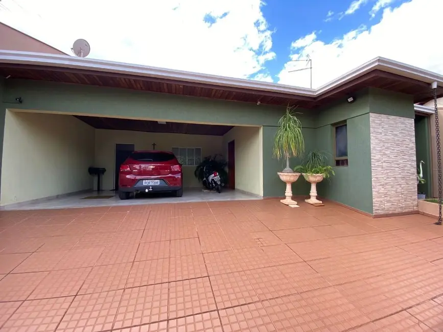 Casa com 3 quartos à venda, 360m2 em Vale de San Izidro, Londrina - PR - imagem 3 Foto 3 de Casa com 3 quartos à venda, 360m2 em Vale de San Izidro, Londrina - PR