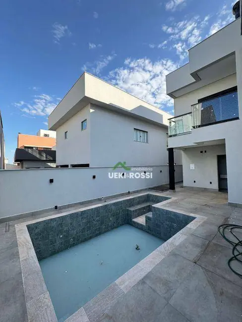 Casa de Condomínio com 3 quartos à venda, 356m2 em Gleba Simon Frazer, Londrina - PR - imagem 5 Foto 5 de Casa de Condomínio com 3 quartos à venda, 356m2 em Gleba Simon Frazer, Londrina - PR