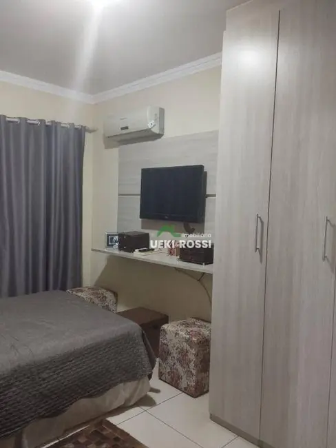 Foto 4 de Casa com 3 quartos à venda, 260m2 em Residencial Loris Sahyun, Londrina - PR