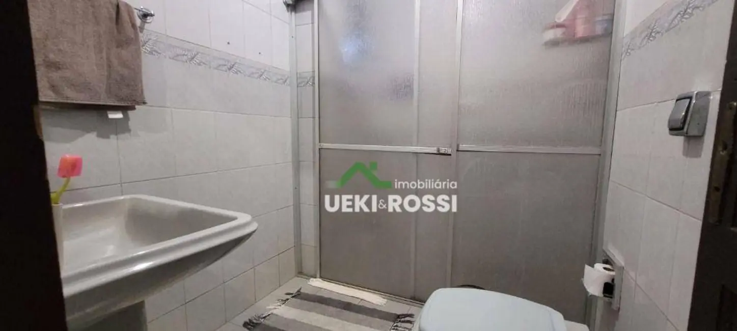 Casa com 3 quartos à venda, 201m2 em Conjunto Parigot de Souza 1, Londrina - PR - imagem 8 Foto 8 de Casa com 3 quartos à venda, 201m2 em Conjunto Parigot de Souza 1, Londrina - PR