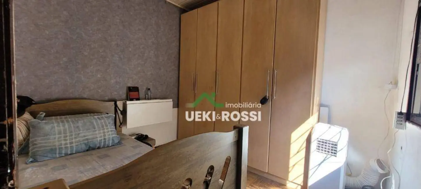 Casa com 3 quartos à venda, 201m2 em Conjunto Parigot de Souza 1, Londrina - PR - imagem 7 Foto 7 de Casa com 3 quartos à venda, 201m2 em Conjunto Parigot de Souza 1, Londrina - PR