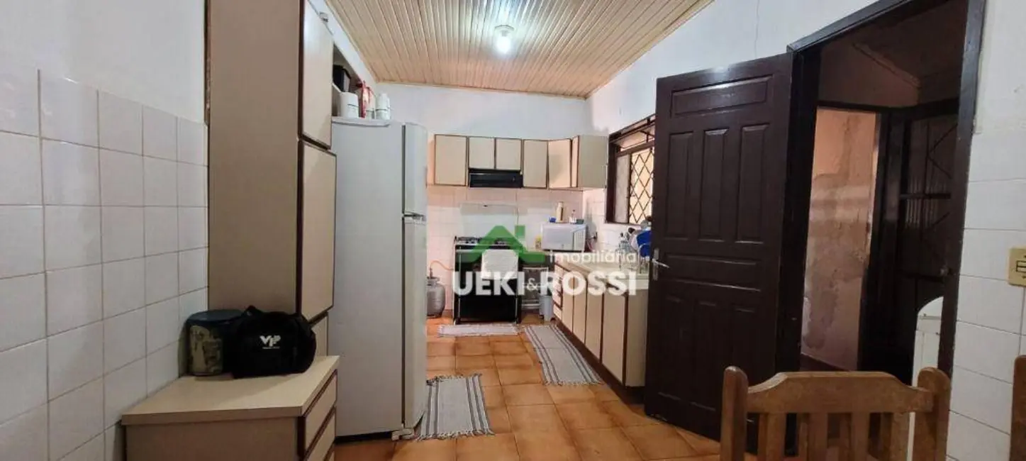 Casa com 3 quartos à venda, 201m2 em Conjunto Parigot de Souza 1, Londrina - PR - imagem 5 Foto 5 de Casa com 3 quartos à venda, 201m2 em Conjunto Parigot de Souza 1, Londrina - PR