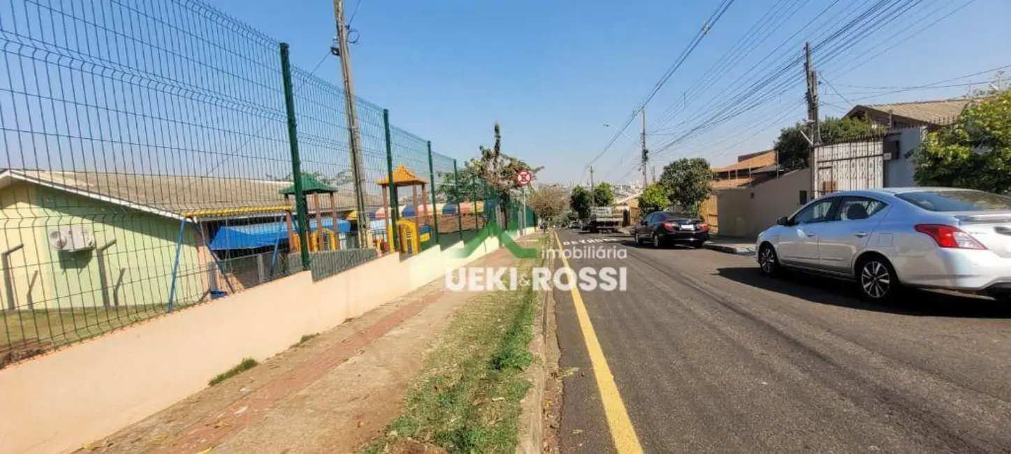 Casa com 3 quartos à venda, 201m2 em Conjunto Parigot de Souza 1, Londrina - PR - imagem 1 Foto 1 de Casa com 3 quartos à venda, 201m2 em Conjunto Parigot de Souza 1, Londrina - PR