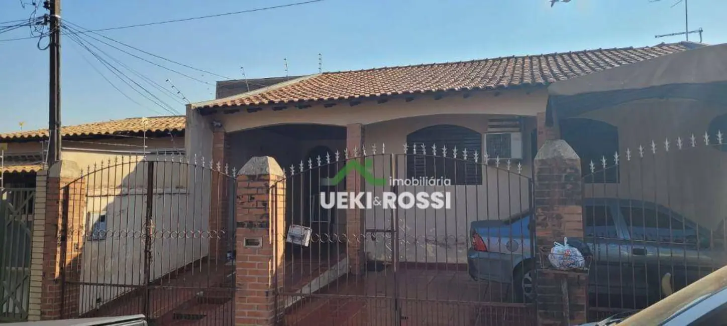 Casa com 3 quartos à venda, 201m2 em Conjunto Parigot de Souza 1, Londrina - PR - imagem 3 Foto 3 de Casa com 3 quartos à venda, 201m2 em Conjunto Parigot de Souza 1, Londrina - PR